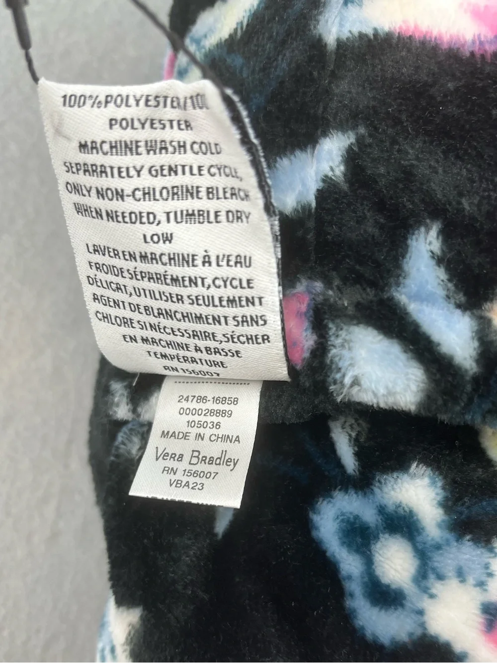 NWT Vera Bradley Plush Fleece Travel Blanket with Trolley Sleeve, Botanical Dits